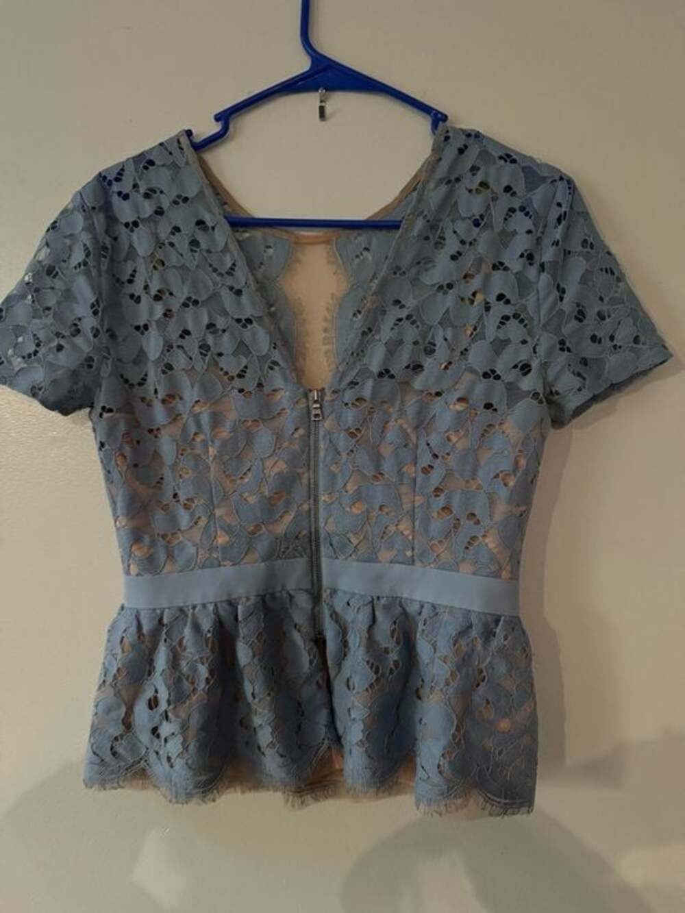 Gorgeous BCBG Lilia Scallop Lace Peplum Shadow Blue Top Coquette Romantic XS - Picture 4 of 8